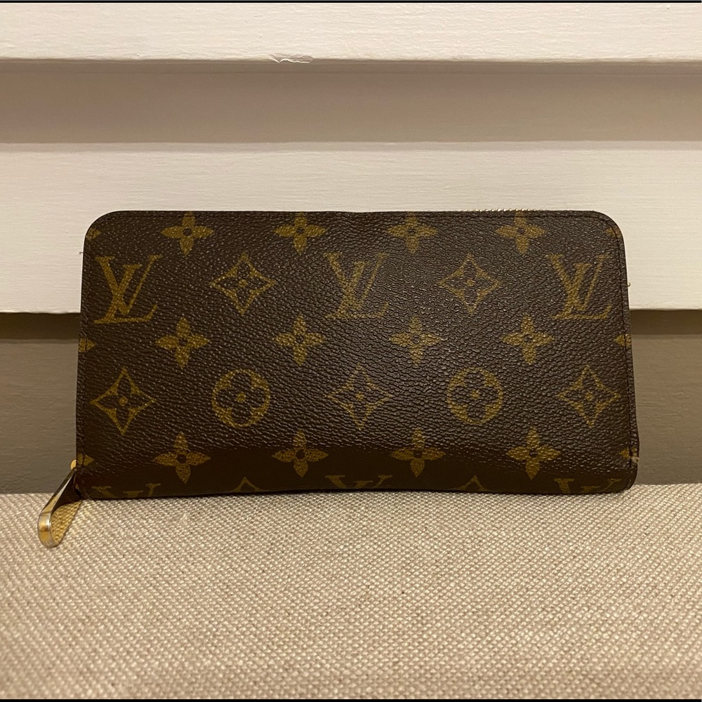 🤎 AUTHENTIC LOUIS VUITTON ZIPPY WALLET IN MNG 🤎